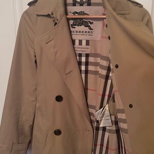 Authentic Mid-lentgh Burberry Kensington Heritage Trench Coat